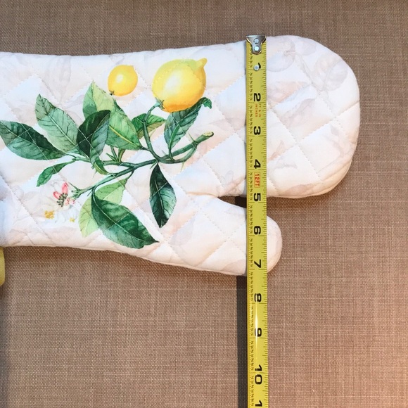 NWOT oven mitt - Picture 8 of 8